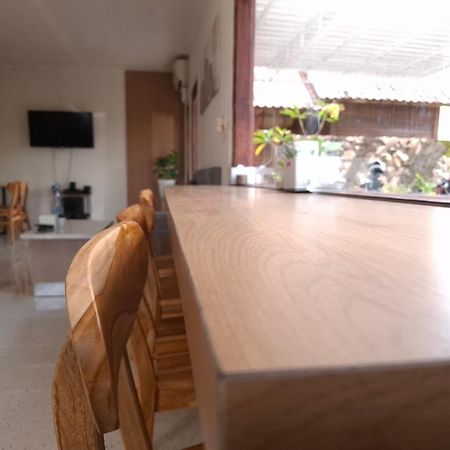 Mayeka Transit Hostel Bandara Internasional Lombok Praya Luaran gambar