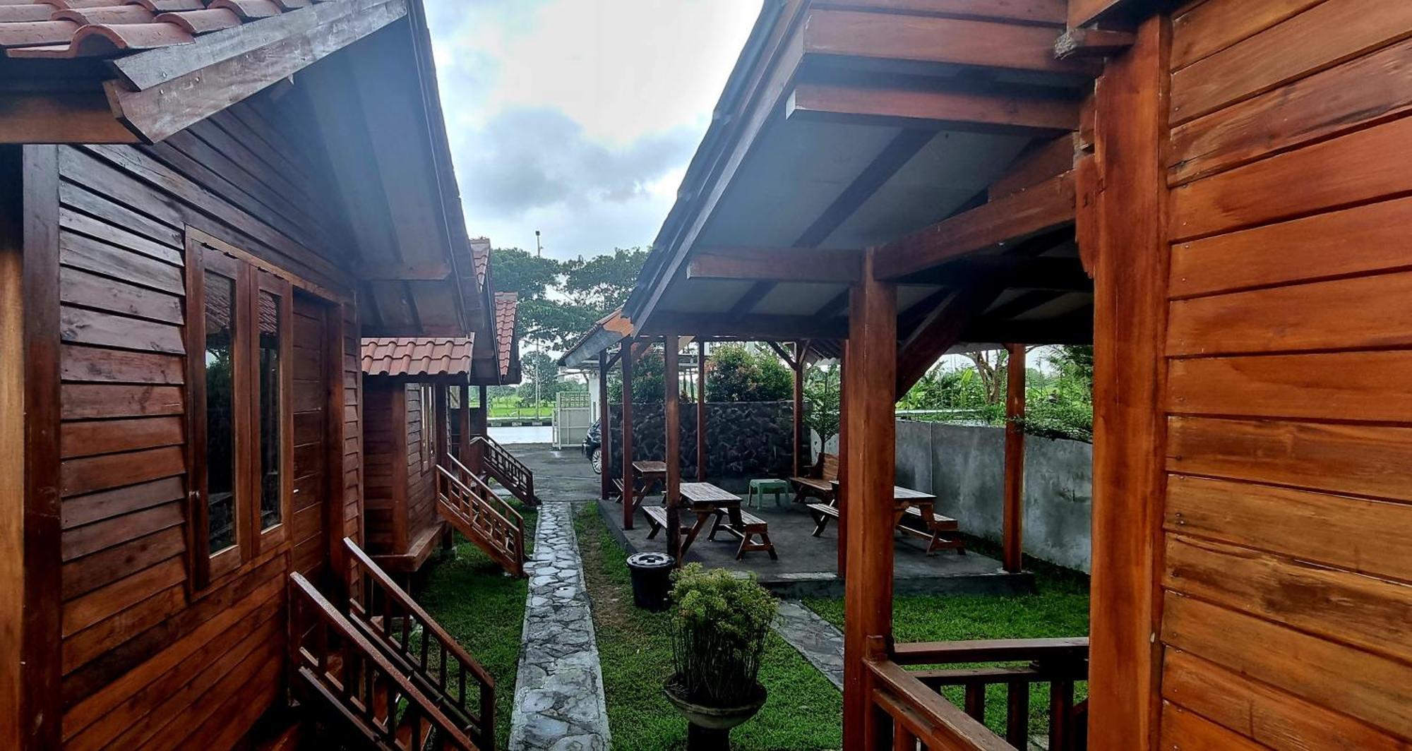 Mayeka Transit Hostel Bandara Internasional Lombok Praya Luaran gambar