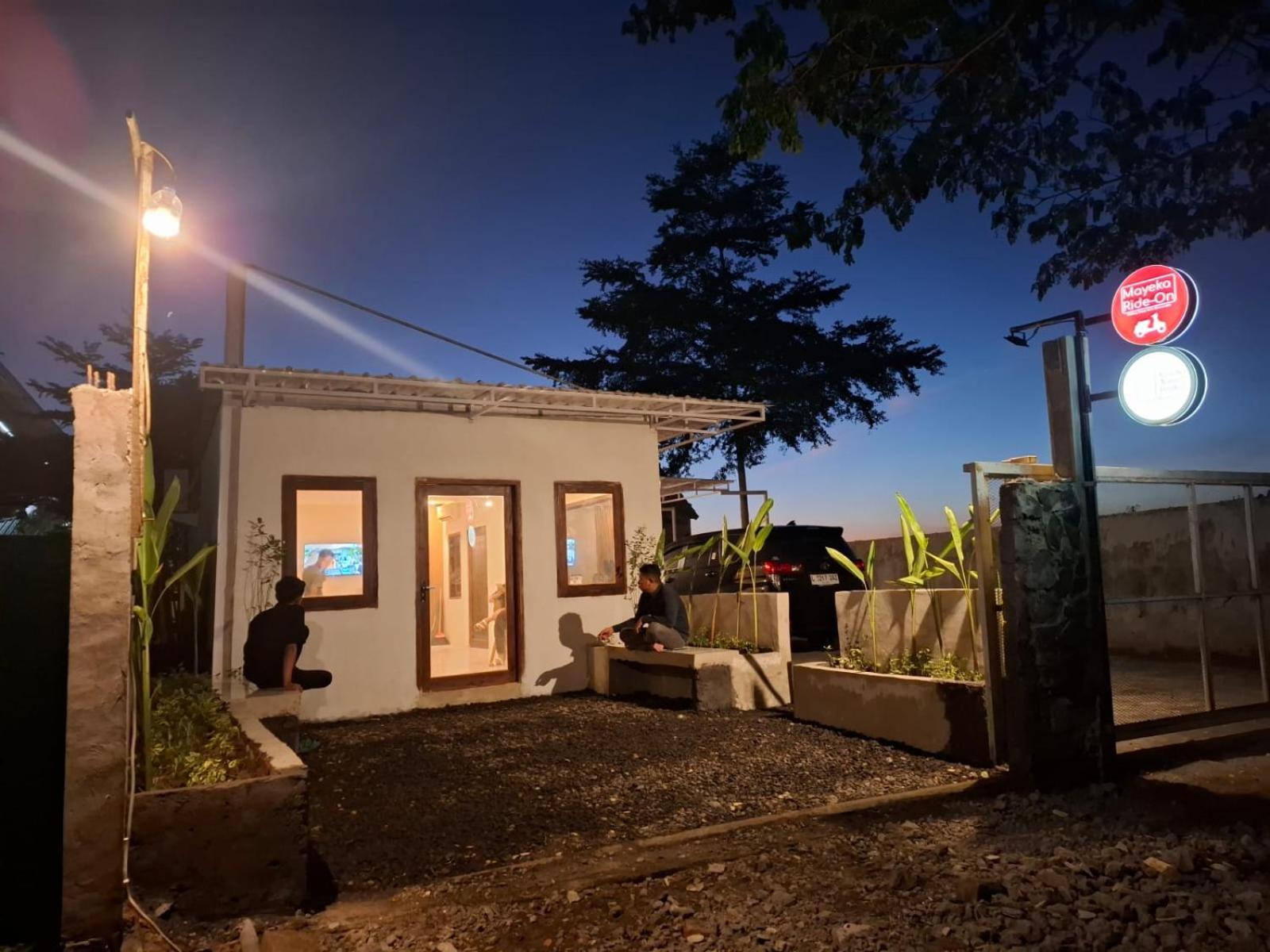 Mayeka Transit Hostel Bandara Internasional Lombok Praya Luaran gambar
