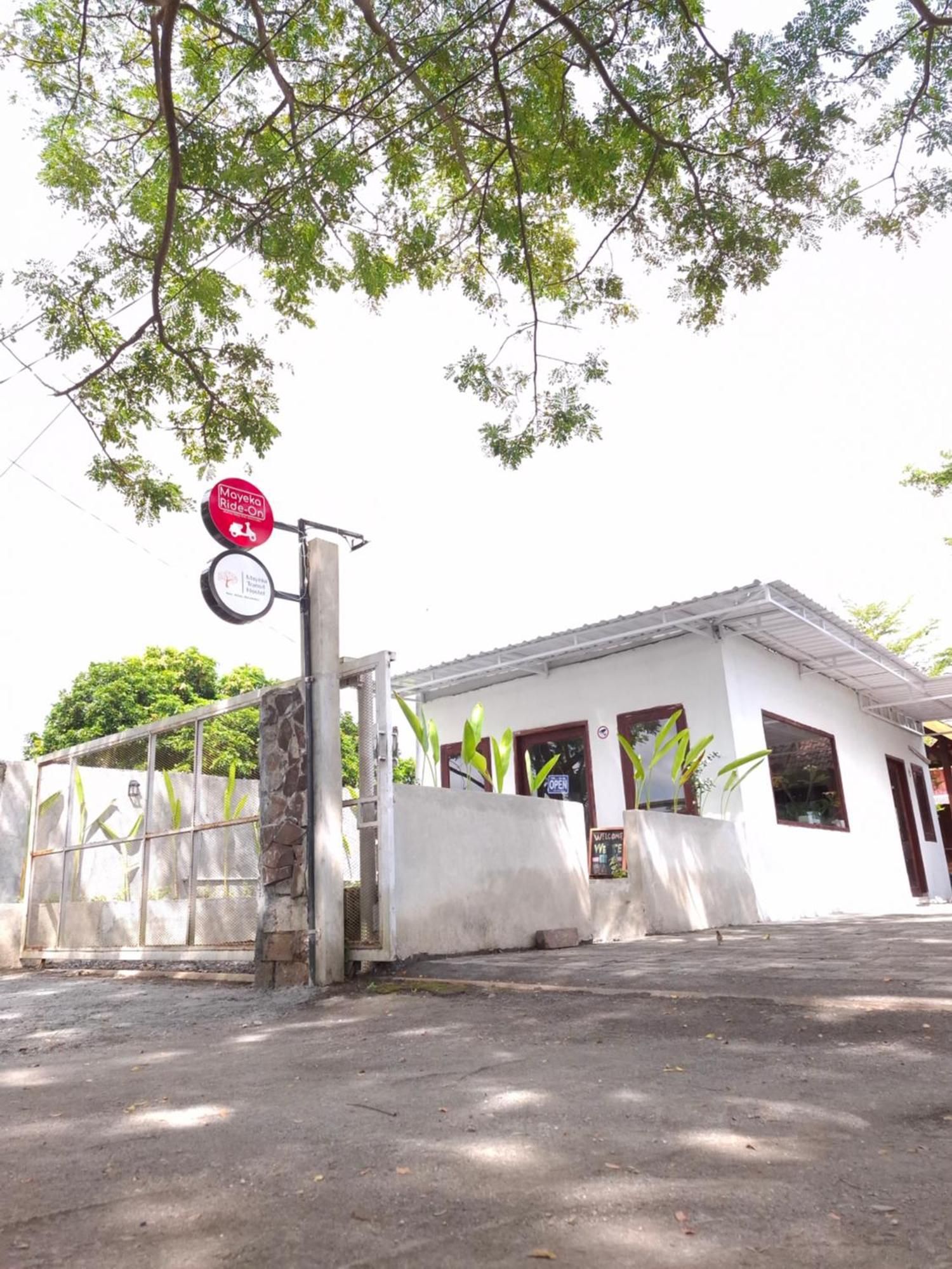 Mayeka Transit Hostel Bandara Internasional Lombok Praya Luaran gambar