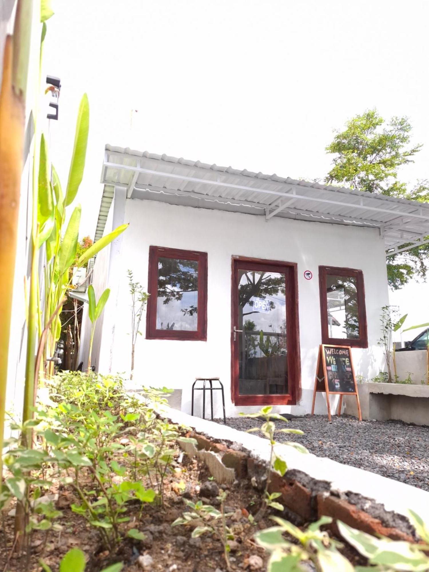 Mayeka Transit Hostel Bandara Internasional Lombok Praya Luaran gambar