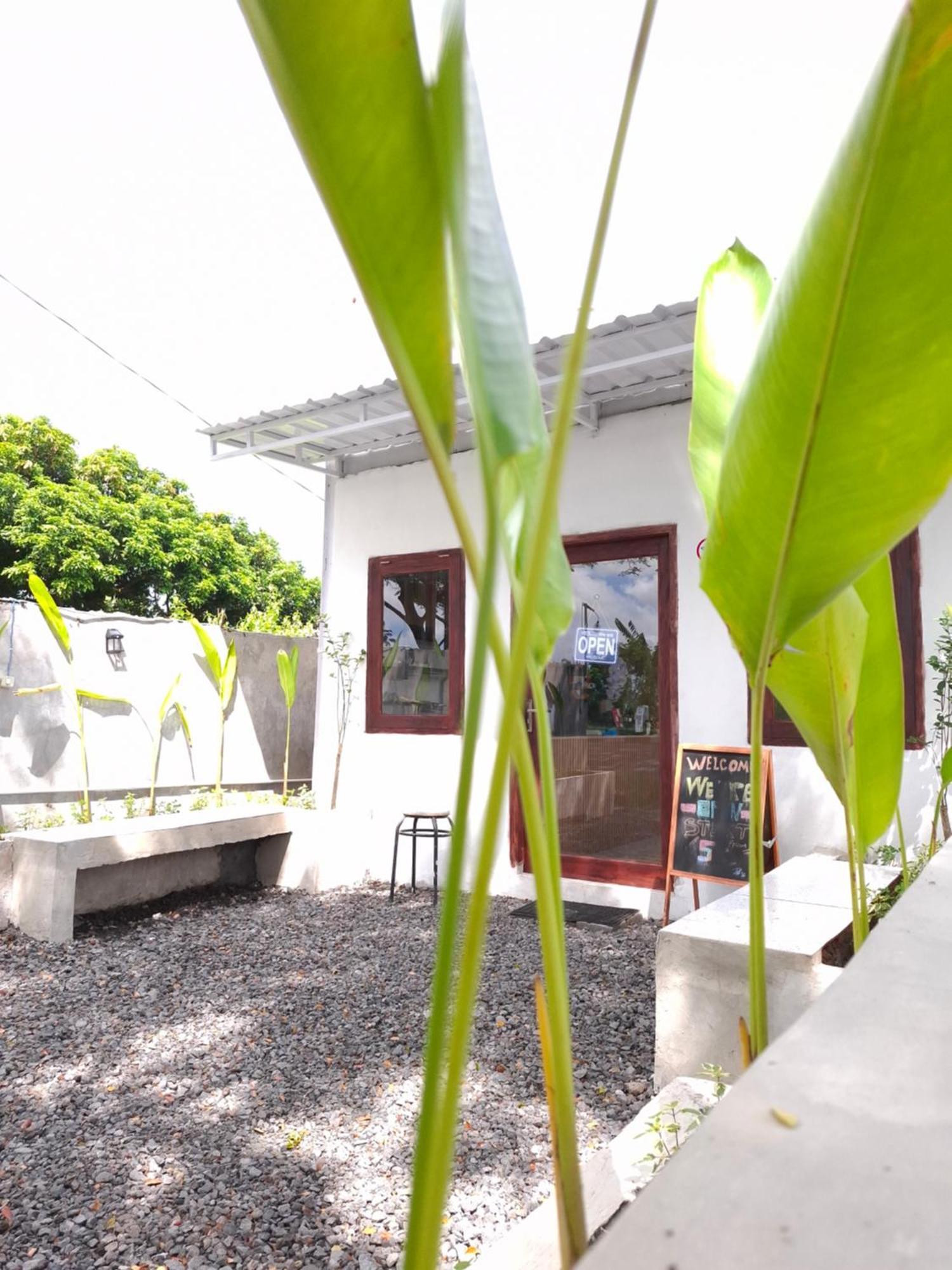 Mayeka Transit Hostel Bandara Internasional Lombok Praya Luaran gambar